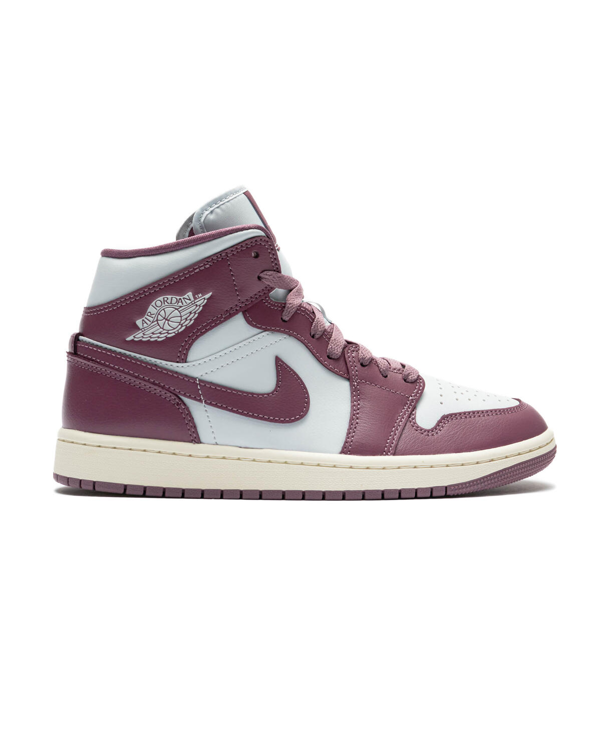 AmaflightschoolShops STORE | Air Jordan WMNS 1 MID | A Look at